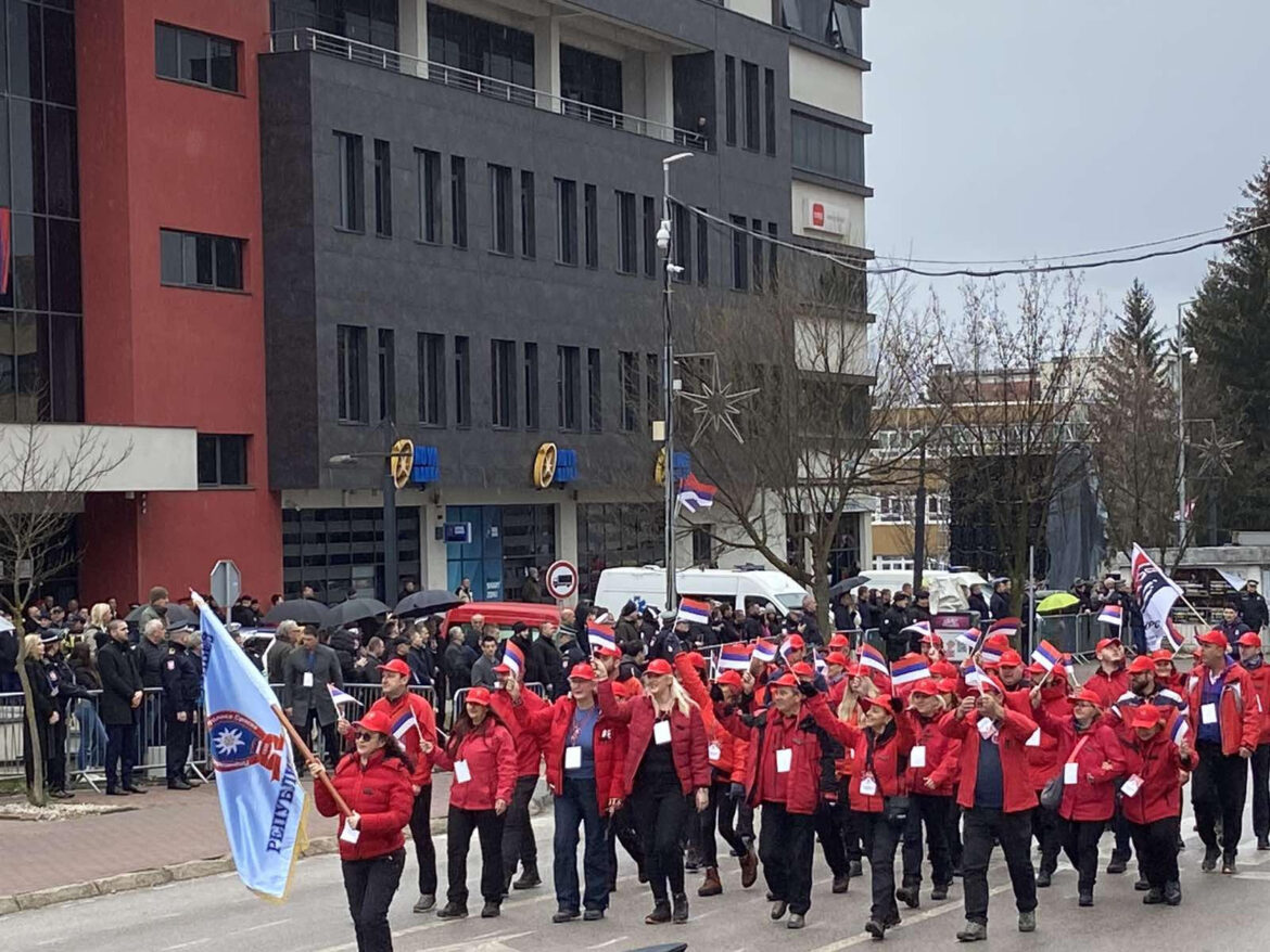 Dan Republike Srpske – svečani defile sa oko 3.000 učesnika, vatromet širom RS i u Beogradu