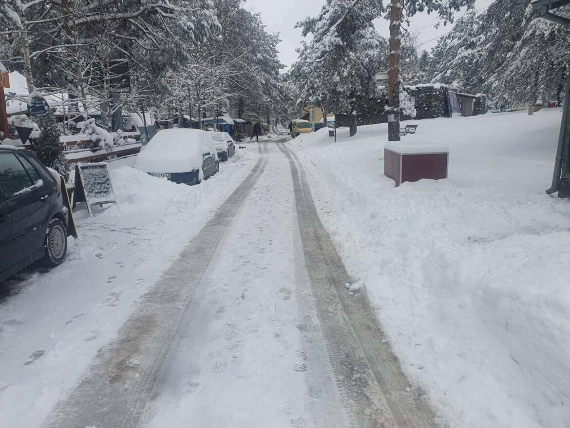 Oko 30 cm snega na Divčibarama, u mioničkim selima raščišćavaju puteve