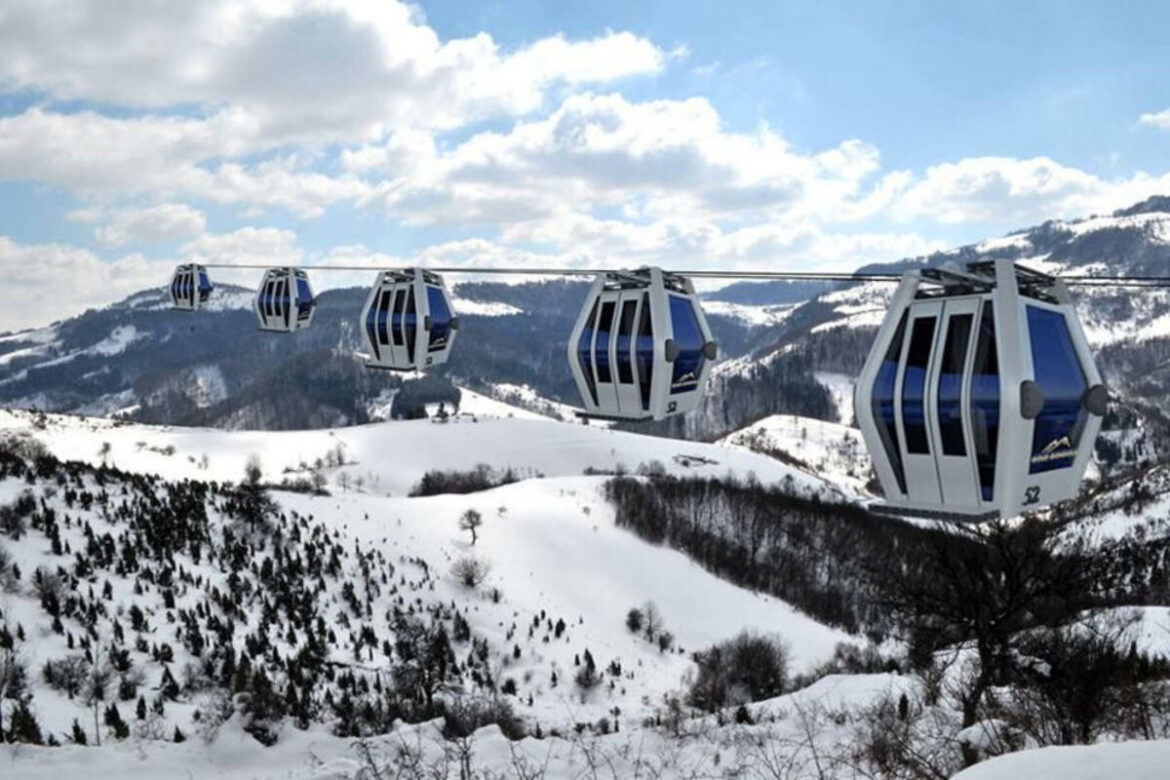 Srušila se gondola na skijalištu u Austriji, povređena porodica