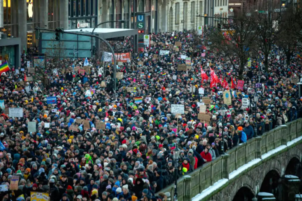 Masovni protesti širom nemačke: Desetine hiljada demonstrira protiv delovanja krajnje desnice