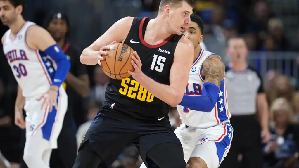 Nikola Jokić dominira: Denver Nagetsi savladali Filadelfija 76ersa 111-105