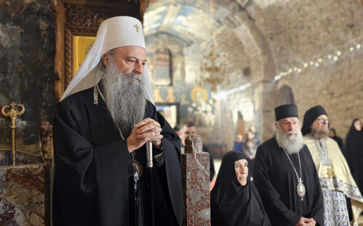 Patrijarh Porfirije služi božićnu liturgiju u Pećkoj patrijaršiji