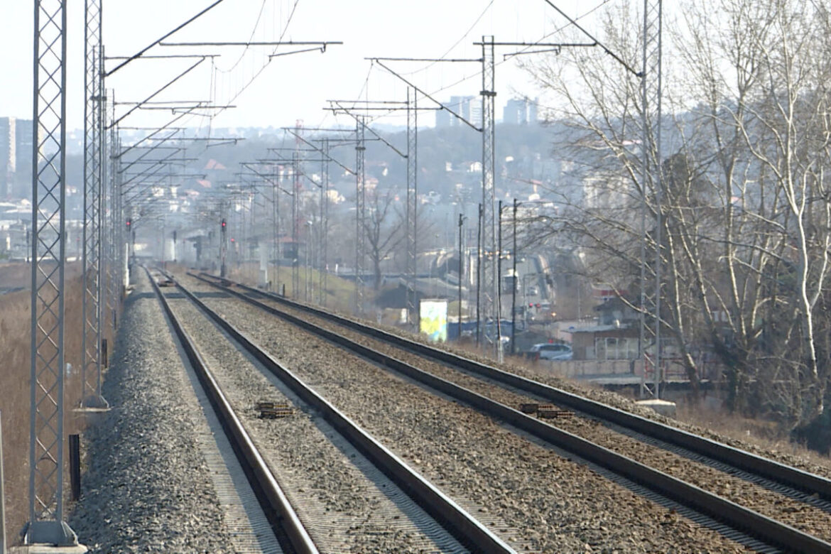 Železnica upozorila građane: Zabranjeno prelaženje pruge Novi Sad-Stepanovićevo