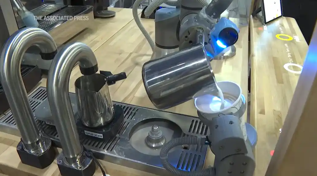 Roboti baristi i kuvari sa veštačkom inteligencijom izazvali su pometnju na CES 2024 jer se radnici kazino sindikata plaše za svoj posao