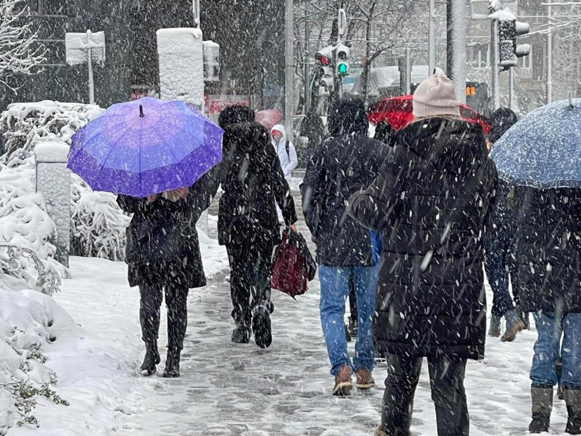 Do kraja dana oblačno uz prestanak padavina, temperatura do 1 stepen