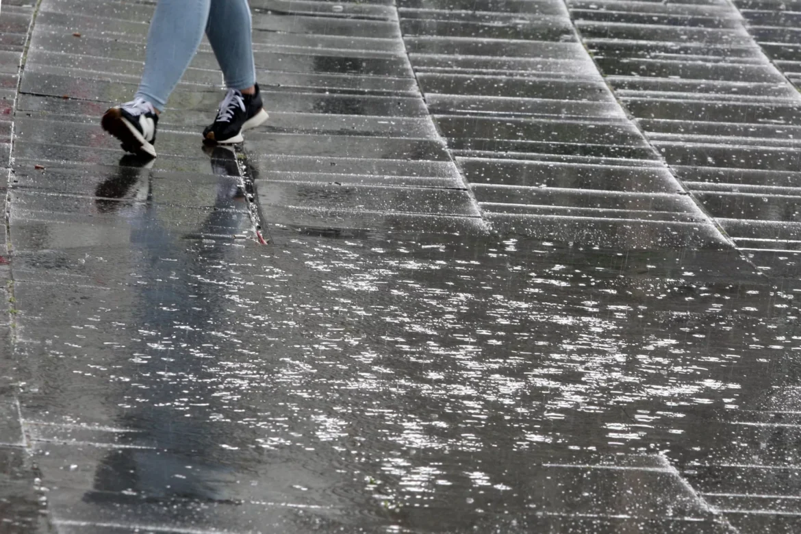 Danas oblačno sa kišom uz zahlađenje, uveče sneg – temperatura do 10 stepeni