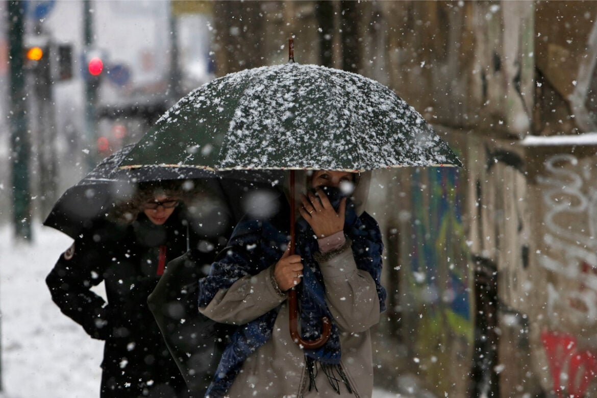 Sutra oblačno i hladno sa slabim snegom, temperatura do 4 stepena