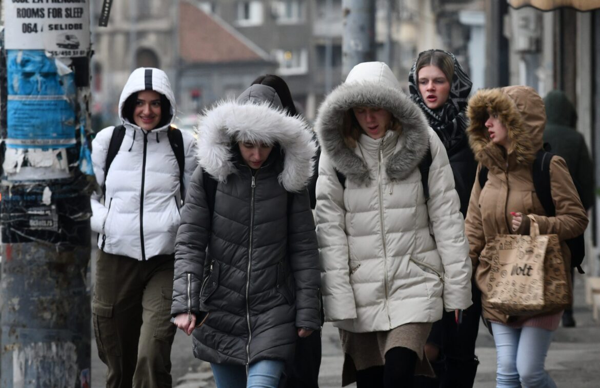 Do kraja dana oblačno sa slabom kišom, temperatura do 15 stepeni