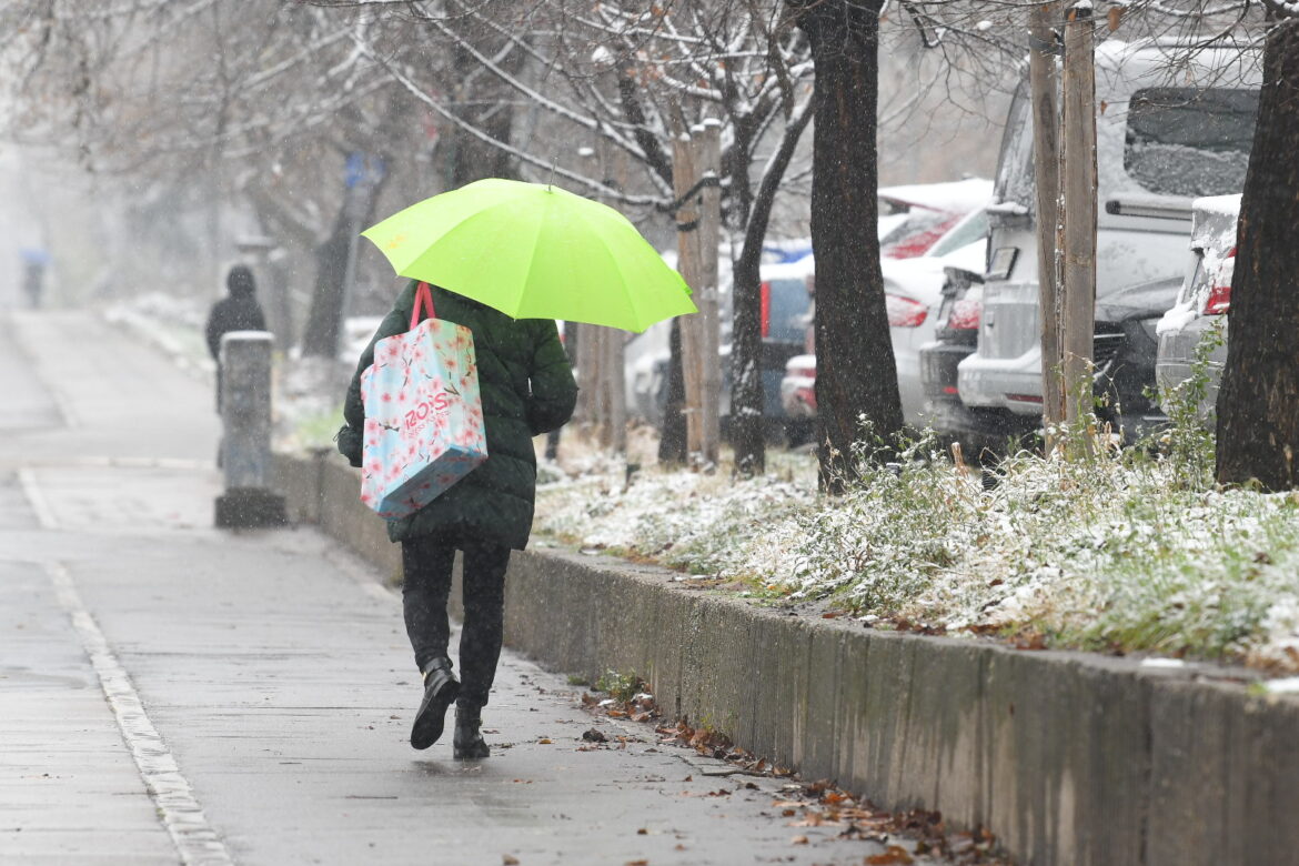 Do kraja dana oblačno uz slabljenje padavina, temperatura do 7 stepeni