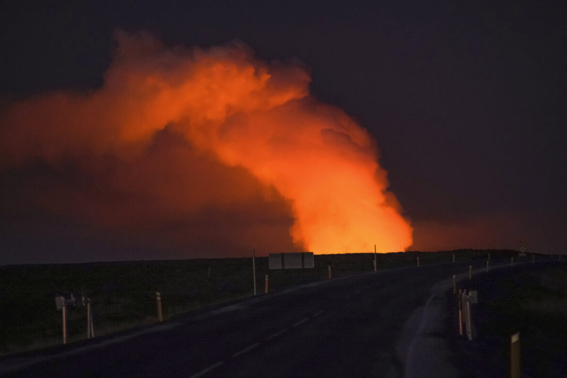 Nova erupcija vulkana na Islandu: Meštani Grindavika evakuisani