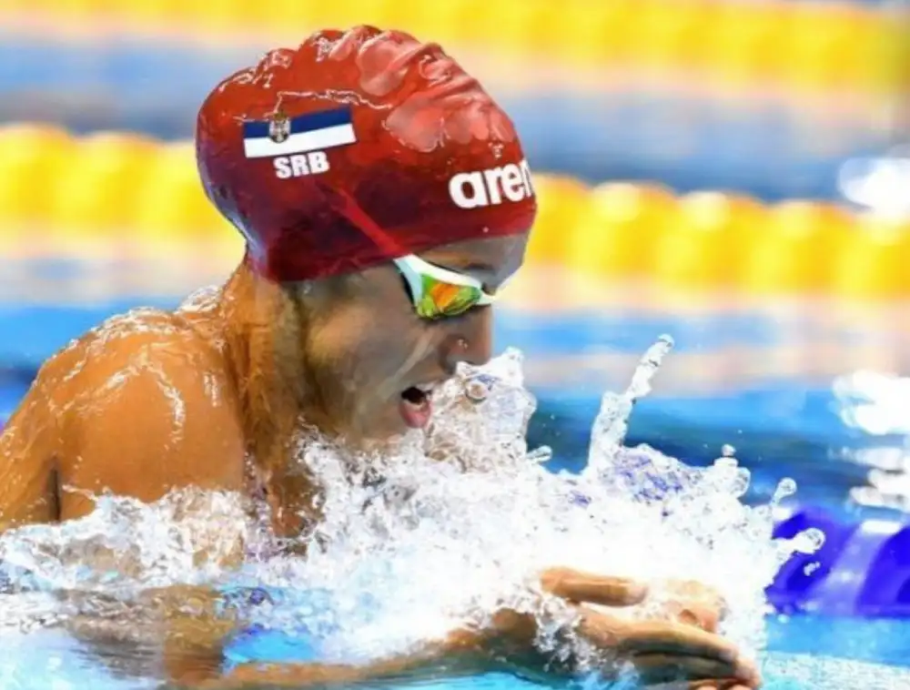 Anja Crevar u finalu trke na 400 mešovito na Svetskom prvenstvu u Dohi