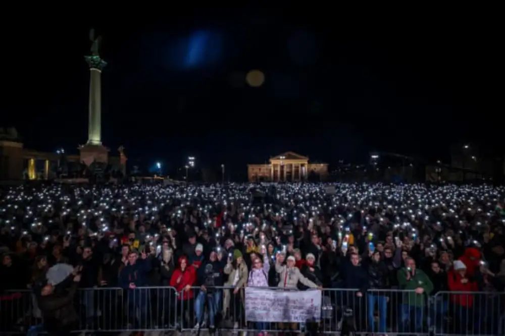 Desetine hiljada protestovale su u Budimpešti zbog odgovora vlasti na „pedofilski skandal“