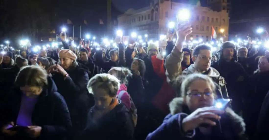 U Budimpešti stotine ljudi traži ostavku predsednice zbog skandaloznog pomilovanja