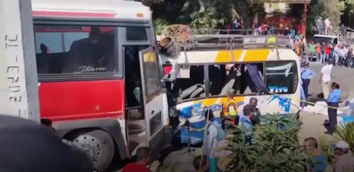 U sudaru 2 autobusa u zapadnom Hondurasu poginulo 17 ljudi, 14 povređeno