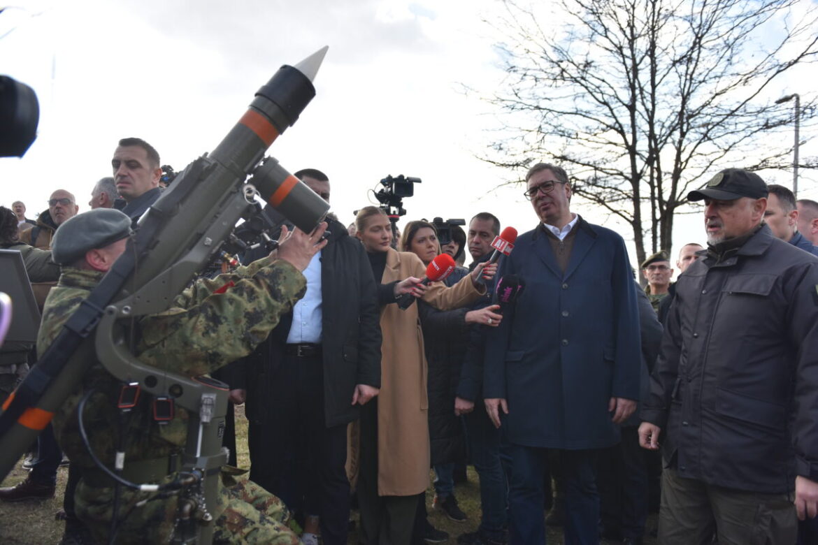 Vučić o ulaganjima u Vojsku: Uz tenkove, artiljerija je majka svih ratova