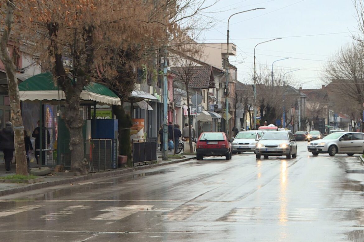 AMSS: Oprez na pojedinim deonicama zbog kiše i vetra