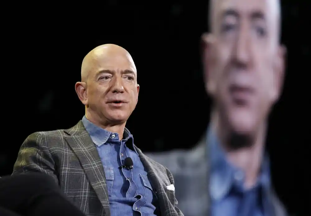 Džef Bezos prodao skoro 12 miliona akcija Amazona u vrednosti od preko 2 milijarde dolara