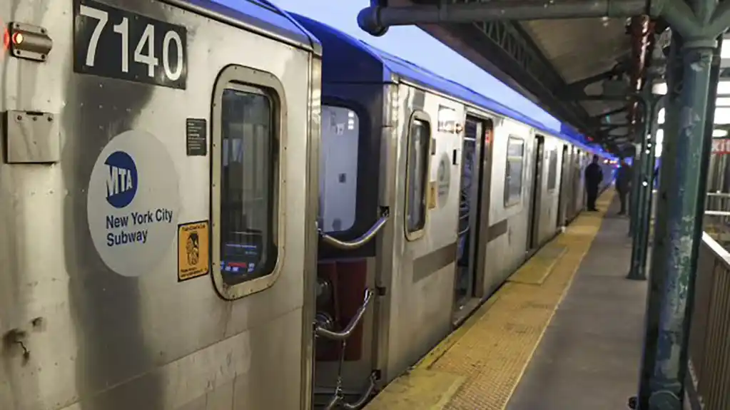 Pucnjava na stanici metroa u Njujorku, muškarac teško ranjen