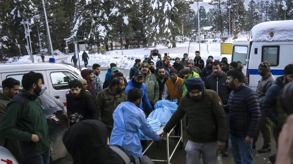 Lavina u Kašmiru usmrtila ruskog skijaša, petoro spašeno