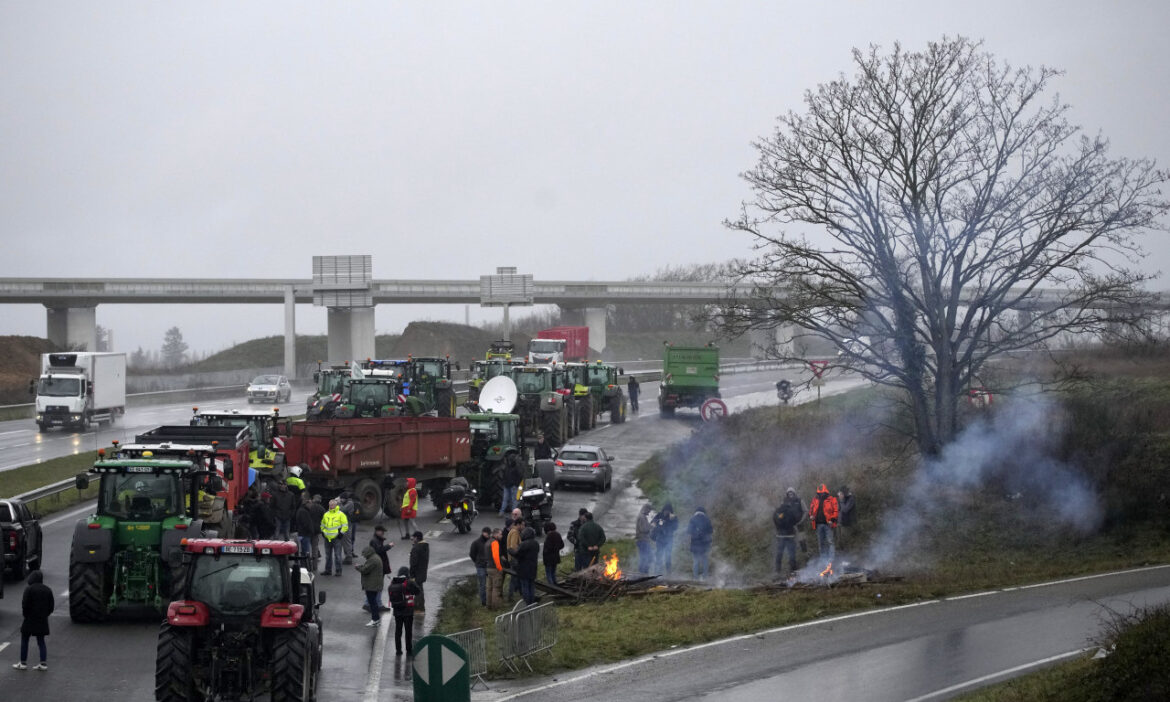 Poljoprivrednici nastavili blokadu graničnih prelaza između Belgije i Holandije