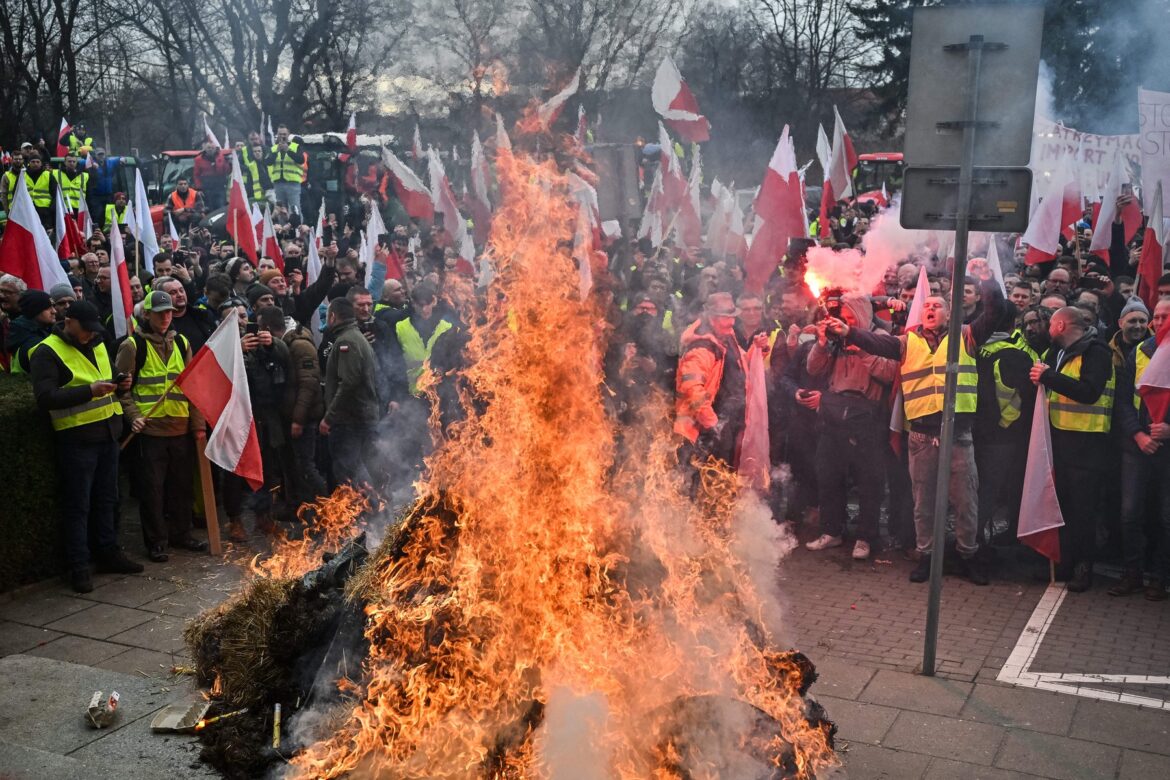 Poljski poljoprivrednici blokirali granicu sa Nemačkom