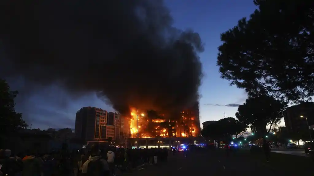Veliki požar u Valensiji odneo četiri života – desetine povređenih, 20 ljudi nestalo