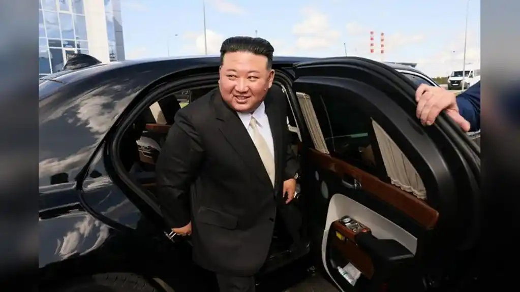 Putin poklonio Kim Džong Unu luksuzni automobil
