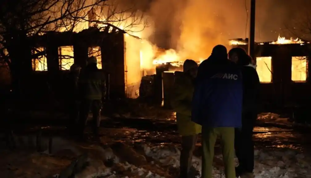 Sedmoro poginulih, uključujući troje dece, u napadu ruskih dronova na Harkov