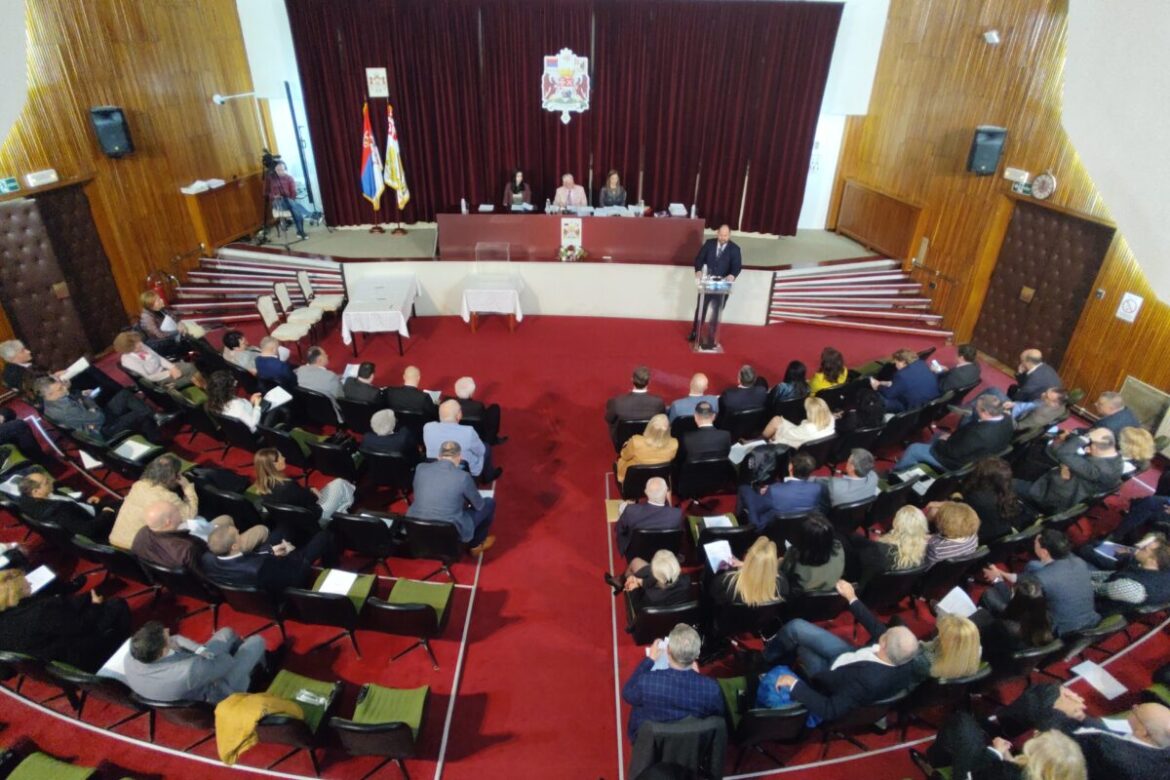 Opozicioni odbornici blokirali govornicu Skupštine grada Kragujevca