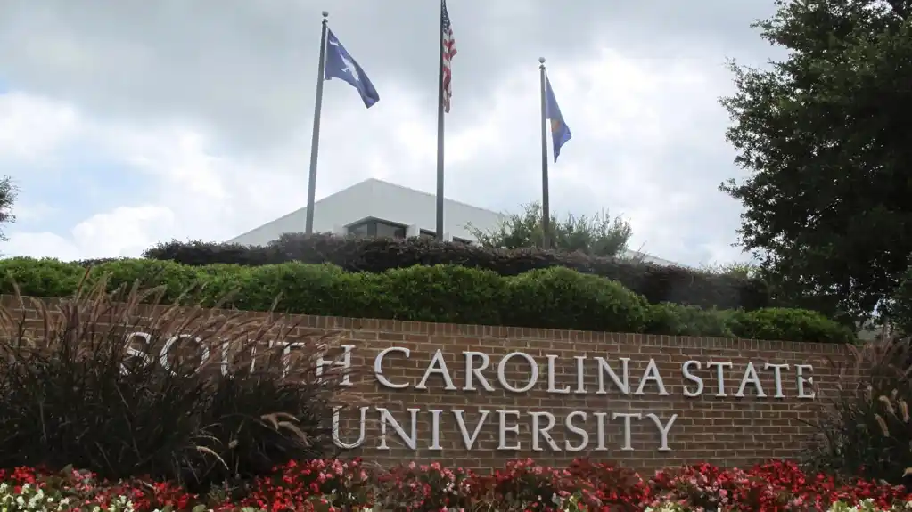 Student uhapšen, nema povređenih nakon pucnjave na Državnom univerzitetu Južne Karoline