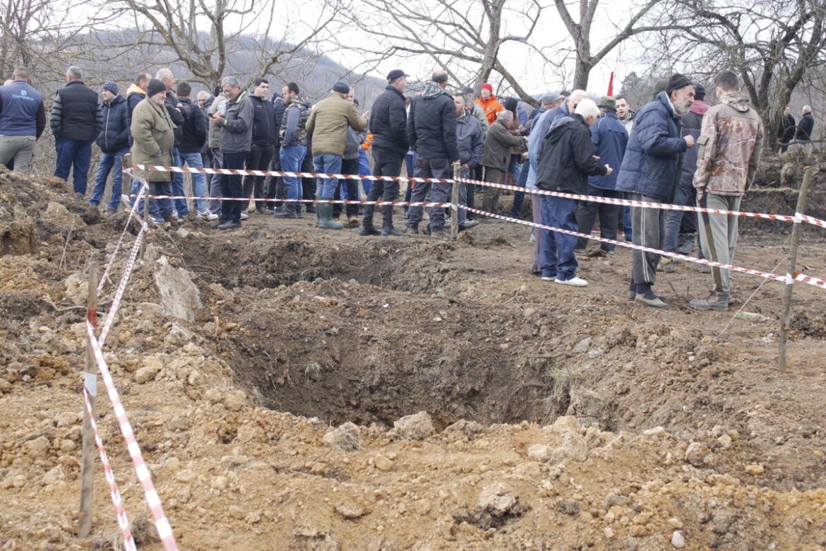 Meštani kraljevačkih sela protestovali zbog ispitnih bušotina za rudarenje