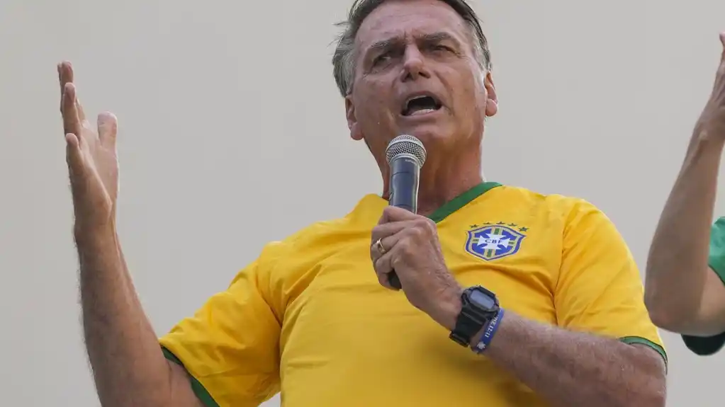 Žair Bolsonaro je pod istragom u Brazilu zbog navodnog uznemiravanja kita kod Sao Paula