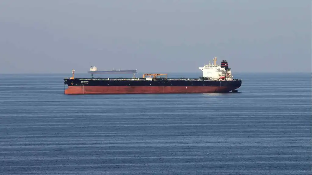 Južnokorejski tanker se prevrnuo kod Japana, 4 člana posade spasena, a 7 nestalo
