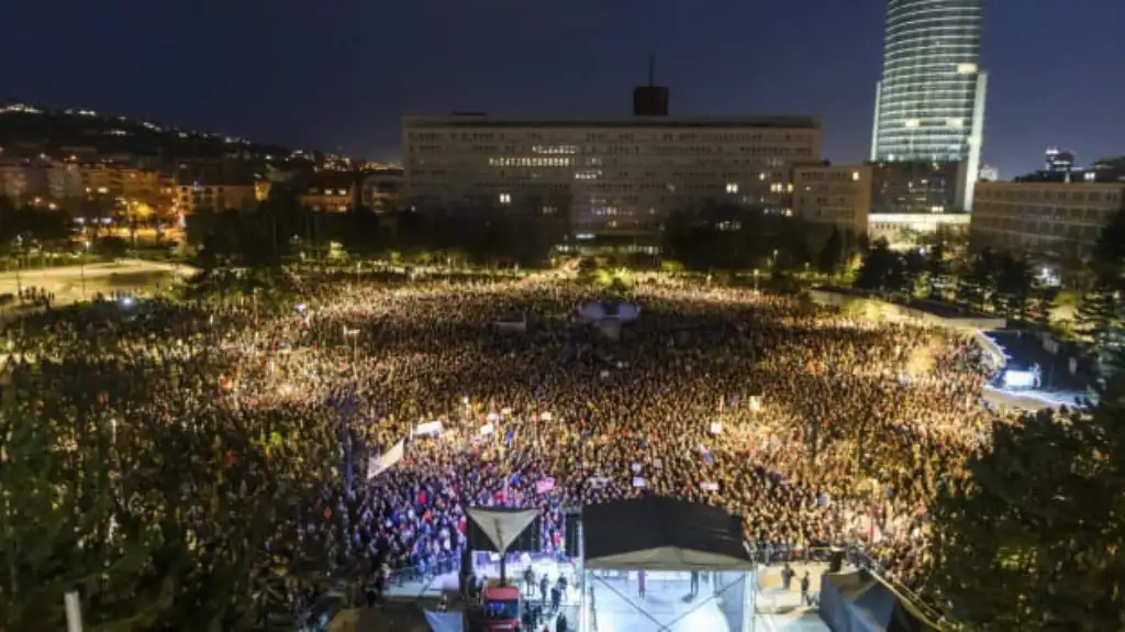 U Bratislavi hiljade ljudi protestovalo protiv kontroverzne reforme javnog emitera