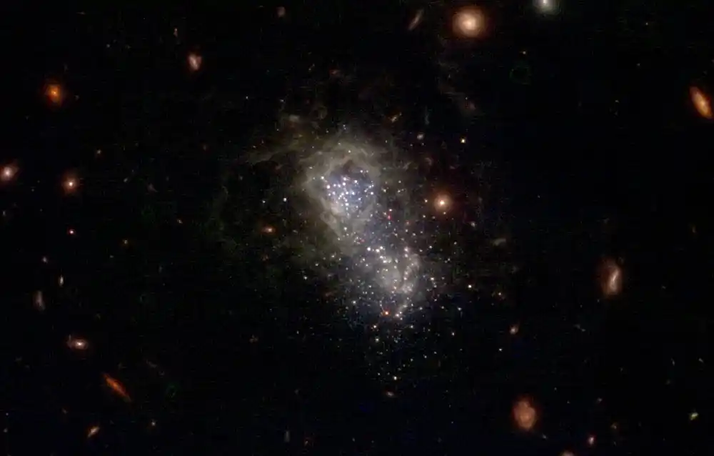 Astronomi istražuju zvezdane populacije patuljaste galaksije sa izuzetno malom količinom metala