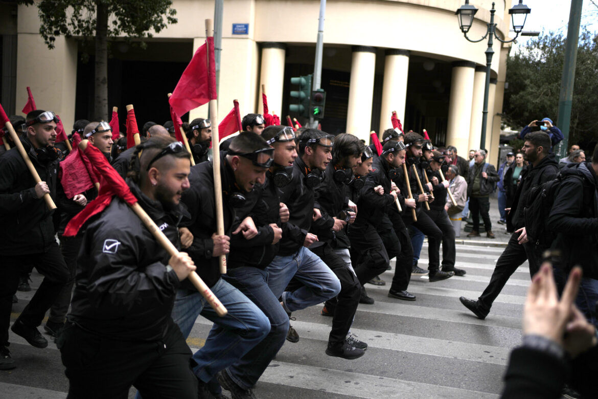 U Grčkoj je usvojen zakon o obrazovanju uprkos protestima i sukobima na ulici