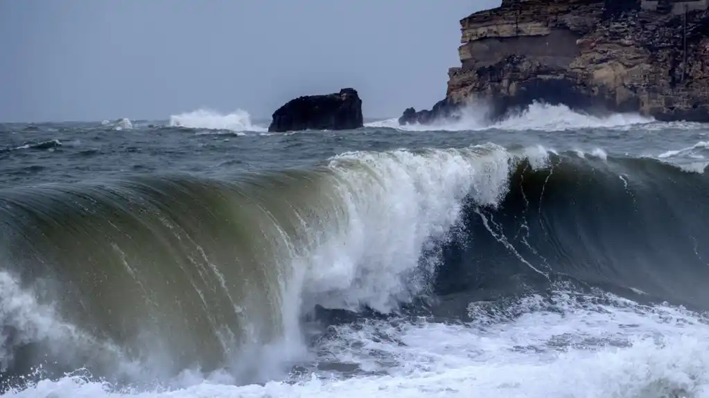 Četiri osobe su umrle na obalama Španije nakon pada u more tokom jakih vetrova