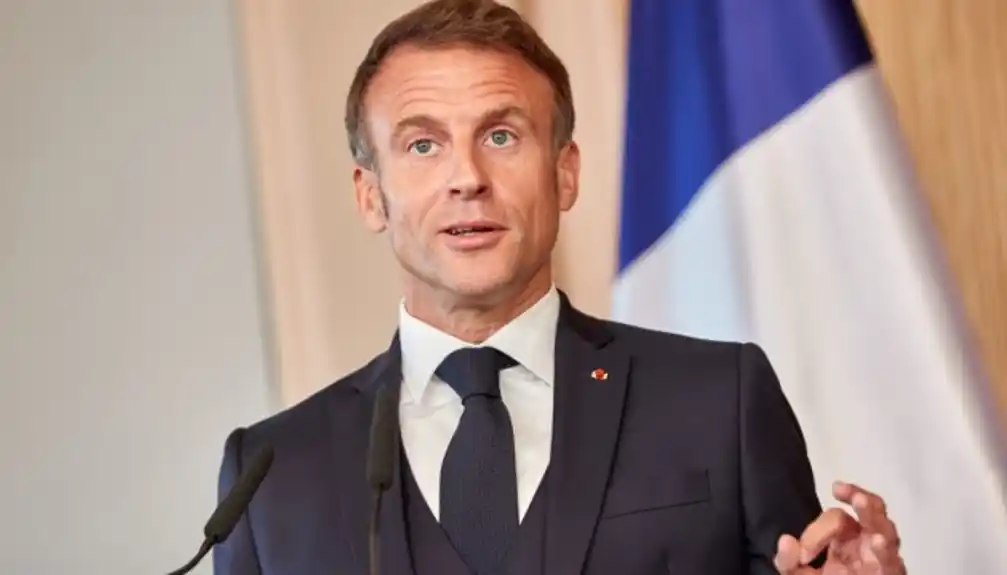 Francuski predsednik poziva na trajno povećanje proizvodnje oružja