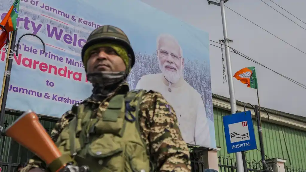 Indijski premijer Narendra Modi poseti Kašmir, izazivajući napetost u regionu