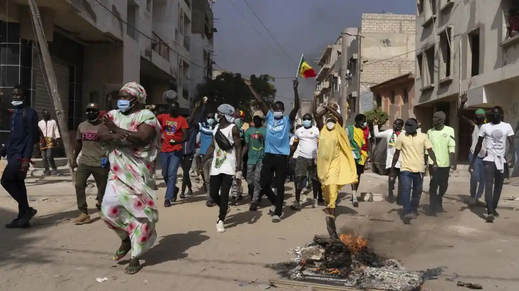 Usman Sonko, lider opozicije u Senegalu, oslobođen iz zatvora uoči predsedničkih izbora