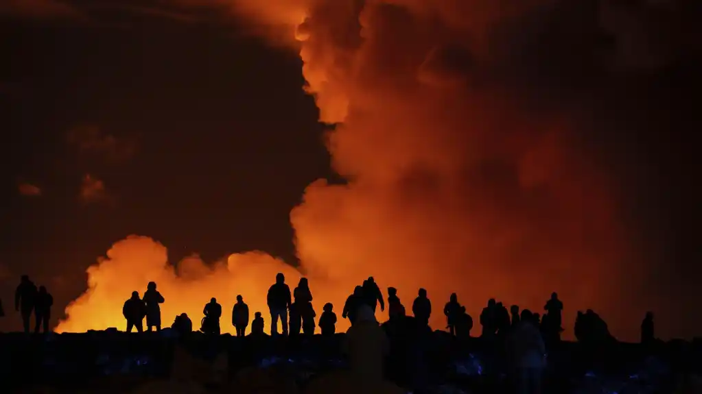 Vulkan na Islandu eruptirao po četvrti put za tri meseca, stotine evakuisanih