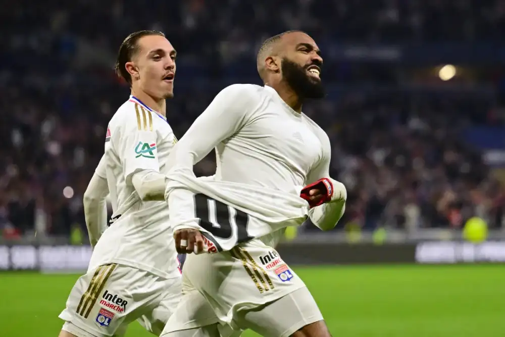 Lakazet briljirao sa dva gola dok je Lion obezbedio mesto u finalu Kupa Francuske