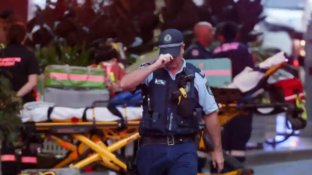 Sedam osoba, uključujući napadača, ubijeno u napadu nožem u tržnom centru u Sidneju
