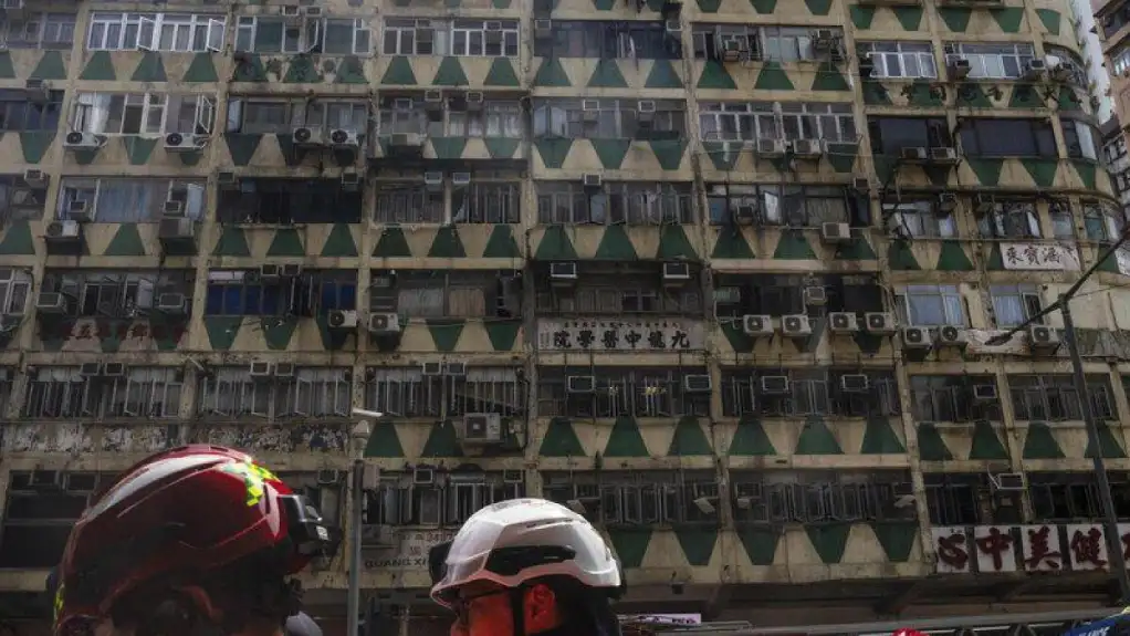 U požaru u velikoj stambenoj zgradi u Hong Kongu poginulo najmanje 5 ljudi, a 27 povređeno