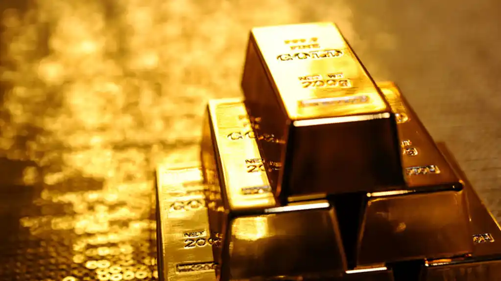 Cene zlata i srebra beleže male promene, dok dolar jača u odnosu na jen