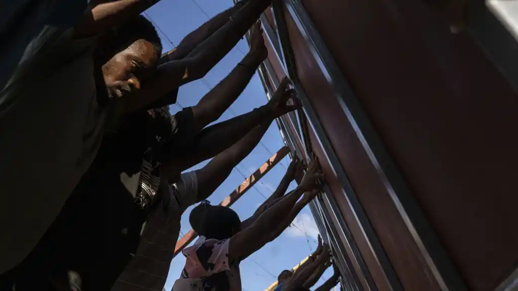 Haićani se bore za opstanak u senci bandi: „Ovo je pakao“