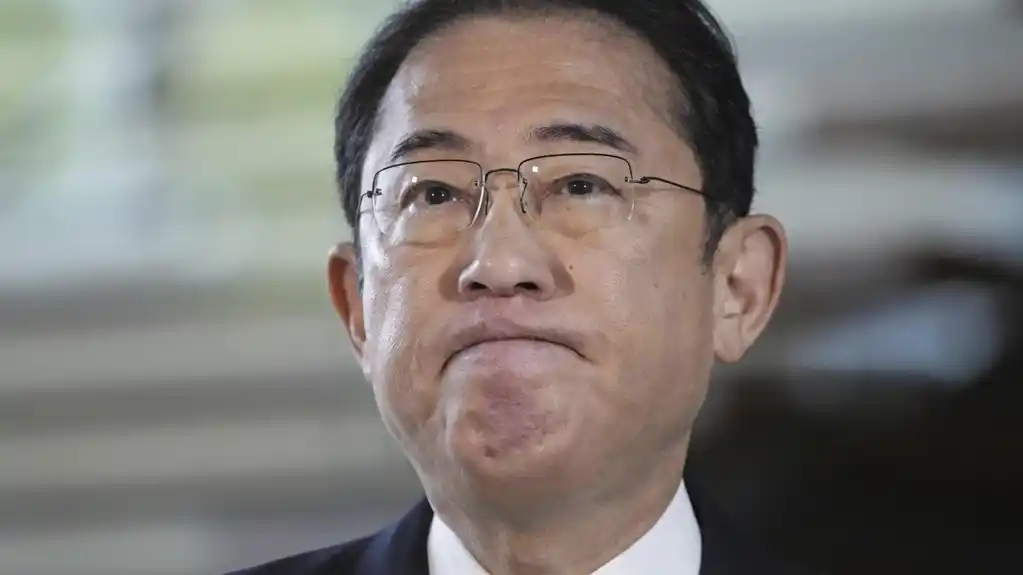 Japanski premijer Kišida negira da će se povući zbog poraza njegove stranke na vanrednim izborima