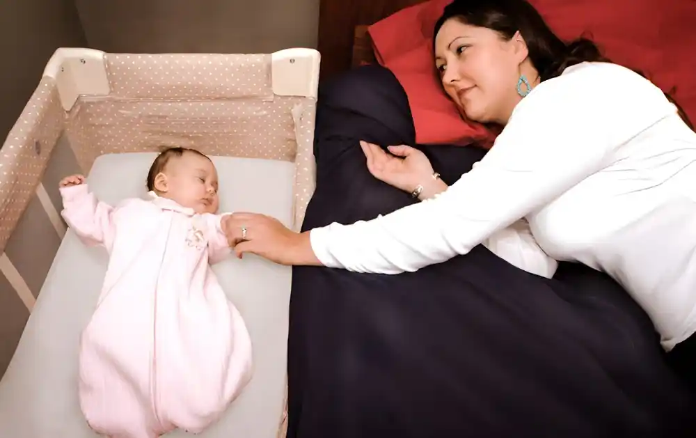Kako deljenje kreveta, pušenje majke, spavanje u stomaku doprinose iznenadnim neočekivanim smrtima beba