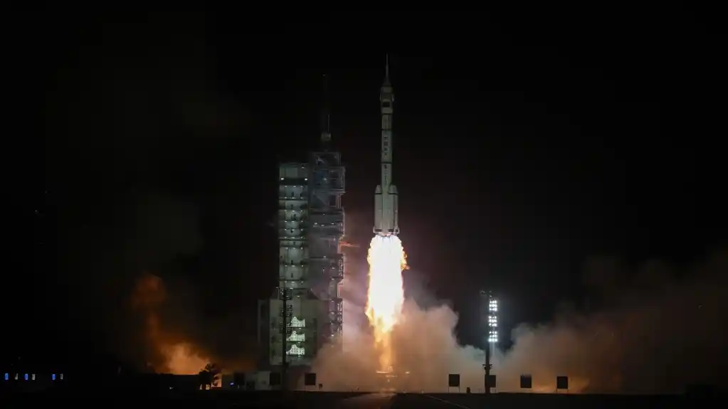 Kina lansirala misiju Šendžou-18: Sledeći korak ka ambicioznom svemirskom projektu