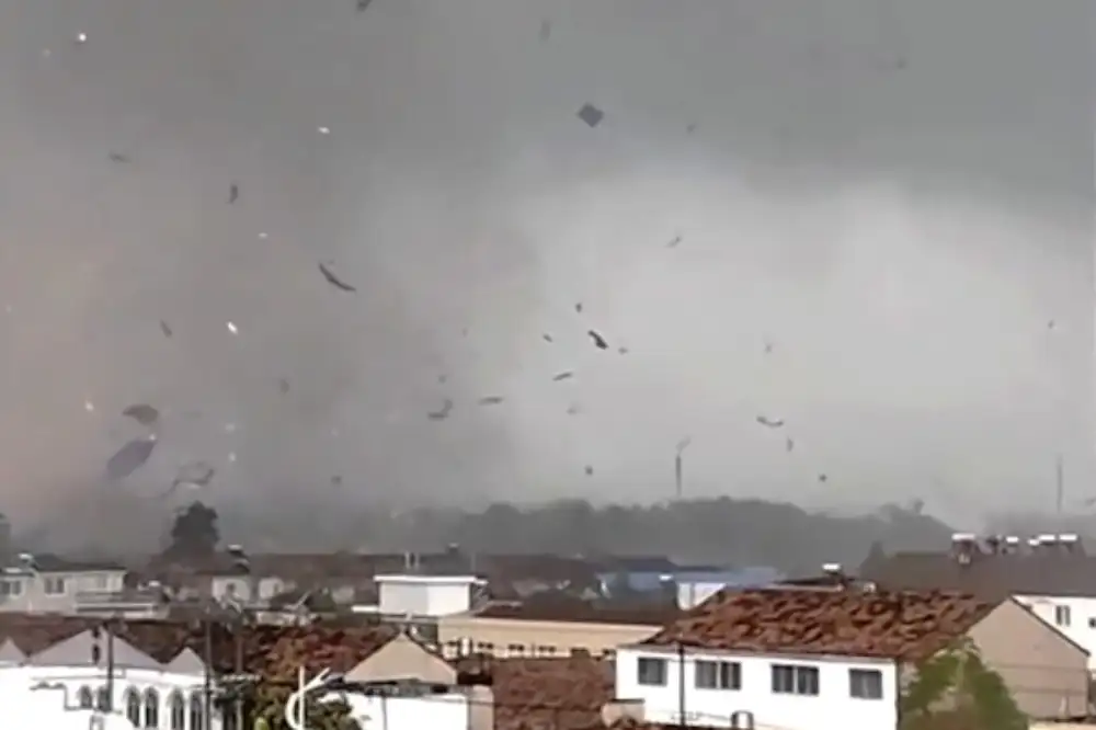 Tornado na jugu Kine ubio 5 ljudi i oštetio fabrike u metropoli Guangdžou